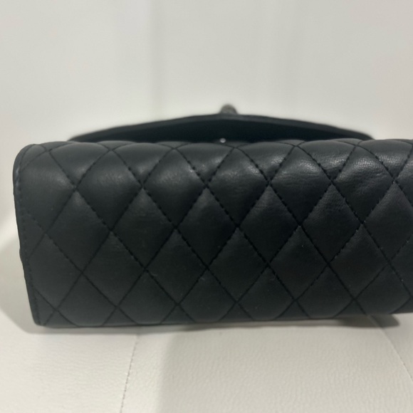 Sale! Elegant Black Quilted Handbag with Silver Hardware EUC - Picture 3 of 6